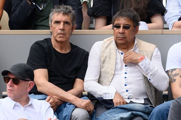 Julien Clerc et Laurent Voulzy dans les tribunes de Roland Garros 2022 le 4 juin 2022 à Paris, France. Photo Laurent Zabulon/ABACAPRESS.COM