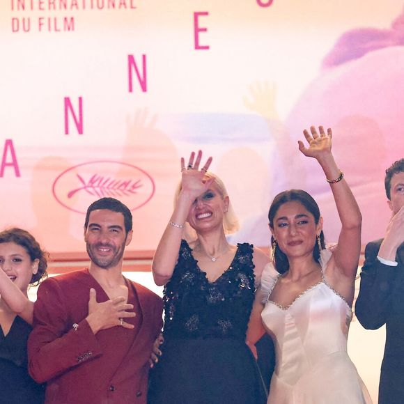 Emma Mackey, Mélissa Boros, Tahar Rahim, Julia Ducournau, Golshifteh Farahani, Finnegan Oldfield, Jean-Rachid Kallouche - Montée des marches du film « Alpha » lors du 78ème Festival International du Film de Cannes, au Palais des Festivals à Cannes. Le 19 mai 2025
© Jacovides-Moreau / Bestimage