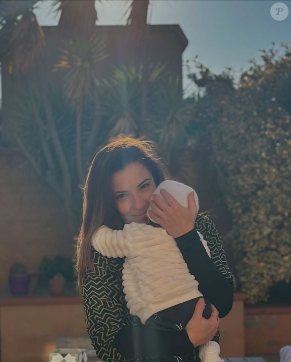 En effet, en novembre dernier, la danseuse a accouché d'une petite fille...

Instagram de la danseuse Denitsa Ikonomova, photo avec sa fille.