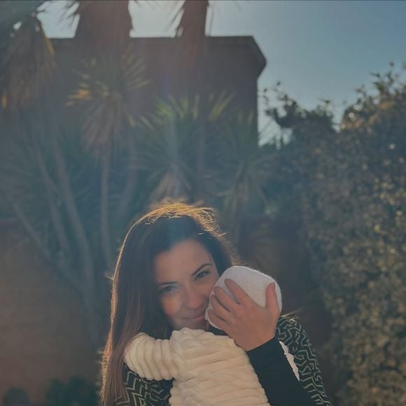 En effet, en novembre dernier, la danseuse a accouché d'une petite fille...

Instagram de la danseuse Denitsa Ikonomova, photo avec sa fille.