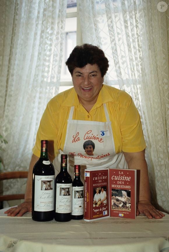 Archives - Maïté (Marie-Thérèse Ordonez) pose à son restaurant  "Le relais des Landes" à Rion-des-Landes en 1992

© Alain Canu via Bestimage