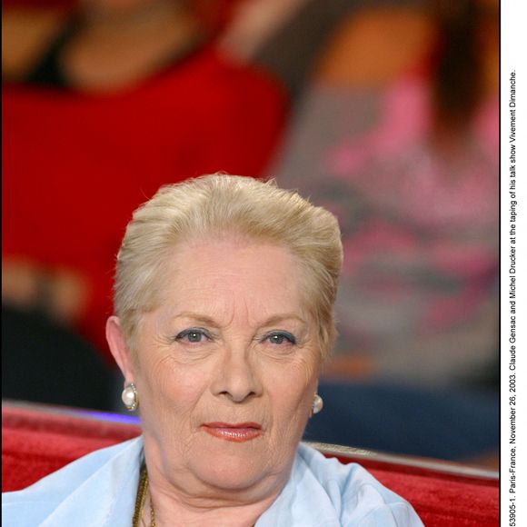 Paris-France, 26 novembre 2003. Claude Gensac et Michel Drucker lors de l'enregistrement de son émission "Vivement Dimanche". Photo de Datchary Jean-Jacques/ABACA