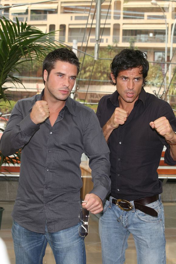 Filip Nikolic et Anthony Dupray de la série française 'Navarro' posent pour des photos au forum Grimaldi lors du 47ème Festival de Télévision de Monte-Carlo à Monaco, le 14 juin 2007. Photo par Denis Guignebourg/ABACAPRESS.COM