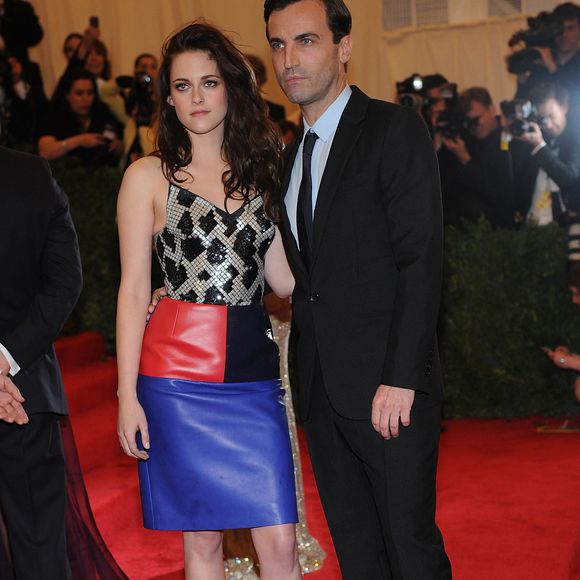 Kristen Stewart et Nicolas Ghesquière assistent au gala du Costume Institute "Schiaparelli And Prada : Impossible Conversations" au Metropolitan Museum of Art le samedi 7 mai 2012 à New York. Photo Brad Barket / ABACAUSA.COM