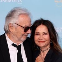 Pierre Arditi installé "loin de l'agitation parisienne" : avec sa femme Evelyne Bouix, il possède une maison dans une région attractive