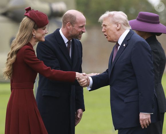 Donald Trump et son épouse accueillis par Kate Middleton et le prince William lors de leur arrivée au château de Windsor. ©PA Photo/ Bestimage