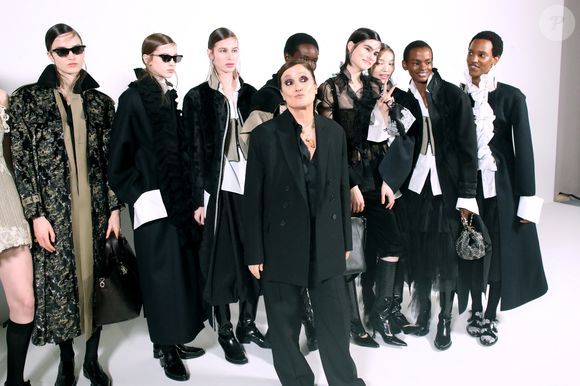 Maria Grazia Chiuri et ses models posent à la fin du Défilé de Mode Dior, Prêt-à-porter Automne / Hiver 2025-2026 dans le cadre de la Fashion Week de Paris, France, le 04 Mars 2025. 

© Bertrand Rindoff / Bestimage