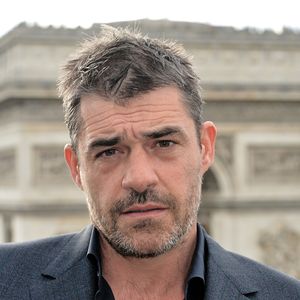 Thierry Neuvic prend la pose devant l'Arc de Triomphe.

Exclusif - Thierry Neuvic - Lors du 5ème Champs Elysées FIlm Festival à Paris. © CVS-Veeren/Bestimage