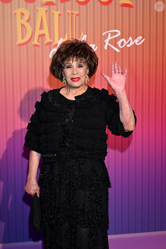 Dame Shirley Bassey durant la 69ème édition du Bal de la Rose dans la Salle des Étoiles du Sporting Monte-Carlo à Monaco, le 29 mars 2025.
© Bruno Bebert / Pool Monaco / Bestimage