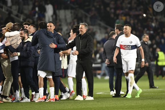 Celebration victoire PSG lors du quart de final retour de la Ligue des Champions opposant le FC Barcelona au Paris Saint Germain le 16 avril 2024 au Estadi Olimpic Lluis Companys a Barcelone, Espagne. Kylian MBAPPE (PSG), Luis Enrique MARTINEZ GARCIA, entraineur du PSG