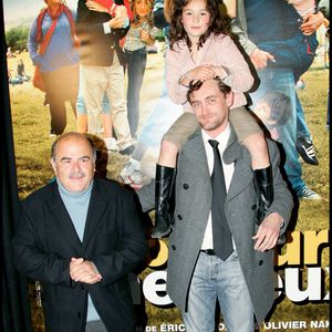 Archive - Jean-Paul Rouve, Ilona Bachelier et Jean Benguigui entouré par les enfants du film à l'avant-première de Nos Jours Heureux, au cinéma UGC Normandy. Guillaume Gaffiot/Bestimage