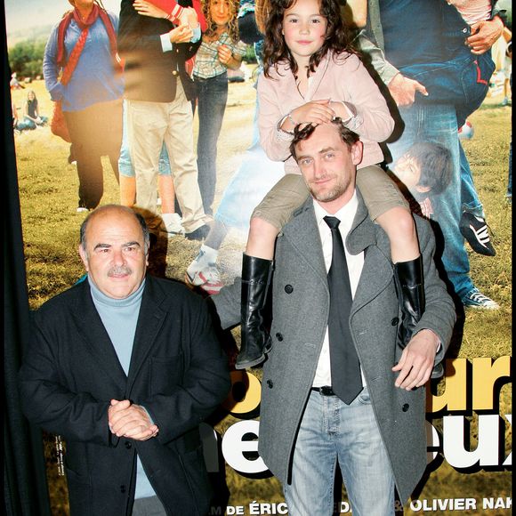 Archive - Jean-Paul Rouve, Ilona Bachelier et Jean Benguigui entouré par les enfants du film à l'avant-première de Nos Jours Heureux, au cinéma UGC Normandy. Guillaume Gaffiot/Bestimage