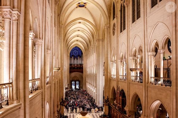 Première messe en présence de personnalités - Messe de consécration du mobilier liturgique de la cathédrale Notre-Dame de Paris, le 8 décembre 2024. Joyau de l’art gothique, lieu de culte et de culture, symbole universel de la France et de son histoire, la cathédrale de Notre-Dame de Paris rouvre ses portes les 7 et 8 décembre, cinq ans après le terrible incendie ravageur, survenu le 15 avril 2019. 
© Cyril Moreau / Bestimage