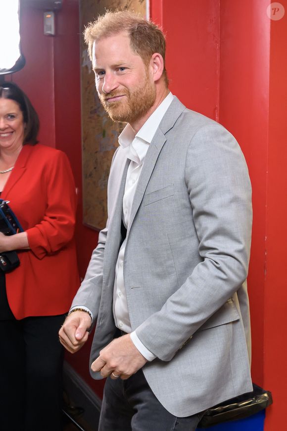 Le prince Harry rend visite au studio d'enregistrement communautaire de St Ann's, à Nottingham (Royaume-Uni), le 9 septembre 2025.
© Paul Grover / Pool / Julien Burton via Bestimage