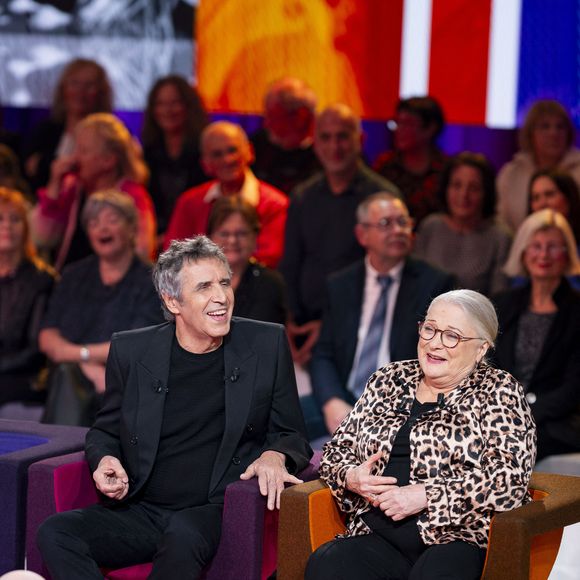 Exclusif - Julien Clerc et Josiane Balasko lors de l'enregistrement de l'émission "Famille je vous aime" présentée par M.Drucker et qui sera diffusée le 29 décembre sur France 3, au studio Rive gauche, à Paris, France, le 2 décembre 2025. © Gaffiot-Perusseau/Bestimage