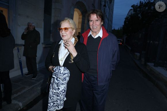 Sylvie Vartan et Tony Scotti assistent au lancement du livre 'DreamLand' de Martine Couralet-Laing à Paris, France, le 19 octobre 2023. Photo par Jerome Dominé/ABACAPRESS.COM