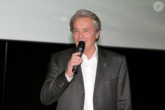 Exclusif - alain delon assiste a la projection du film "la piscine" en marge de l'exposition que la ville de boulogne billancourt consacre a romy schneider. bahi / bestimage