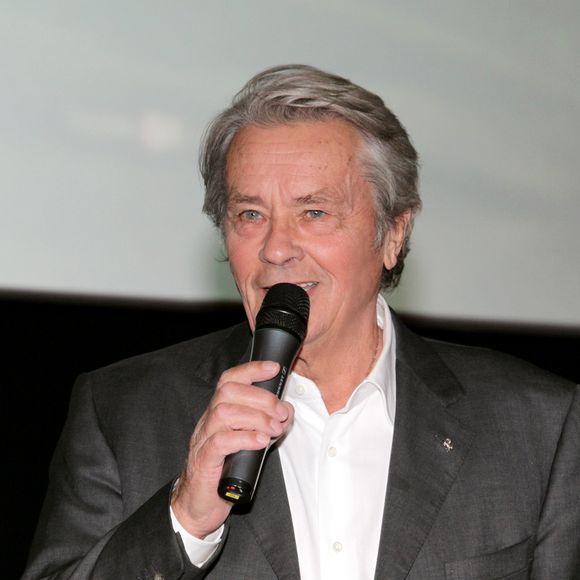Exclusif - alain delon assiste a la projection du film "la piscine" en marge de l'exposition que la ville de boulogne billancourt consacre a romy schneider. bahi / bestimage