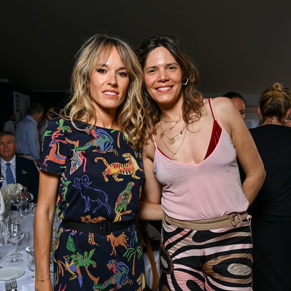 Exclusif - Elodie Fontan et Vanille Clerc à l’espace VIP au Longines Paris Eiffel Jumping au pied de la Tour Eiffel sur le Champ-de-Mars à Paris, France, le 21 juin 2025. © Perusseau-Veeren/Bestimage