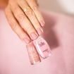 Comment faire sécher son vernis en quelques étapes simples et rapides : l’une des astuces risque de vous surprendre !