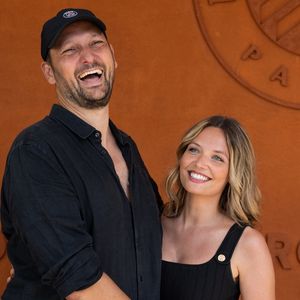 Eric Antoine et sa femme Gennifer Demey au village lors des Internationaux de France de Tennis de Roland Garros 2026. Paris, le 1er juin 2026. © Jacovides / Moreau / Bestimage
