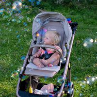 "Ça part d'une bonne intention" mais par fortes chaleurs ce geste a en fait l'effet inverse sur votre enfant, ce pompier l'affirme !