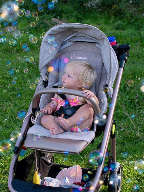 "Ça part d'une bonne intention" mais par fortes chaleurs ce geste a en fait l'effet inverse sur votre enfant, ce pompier l'affirme !