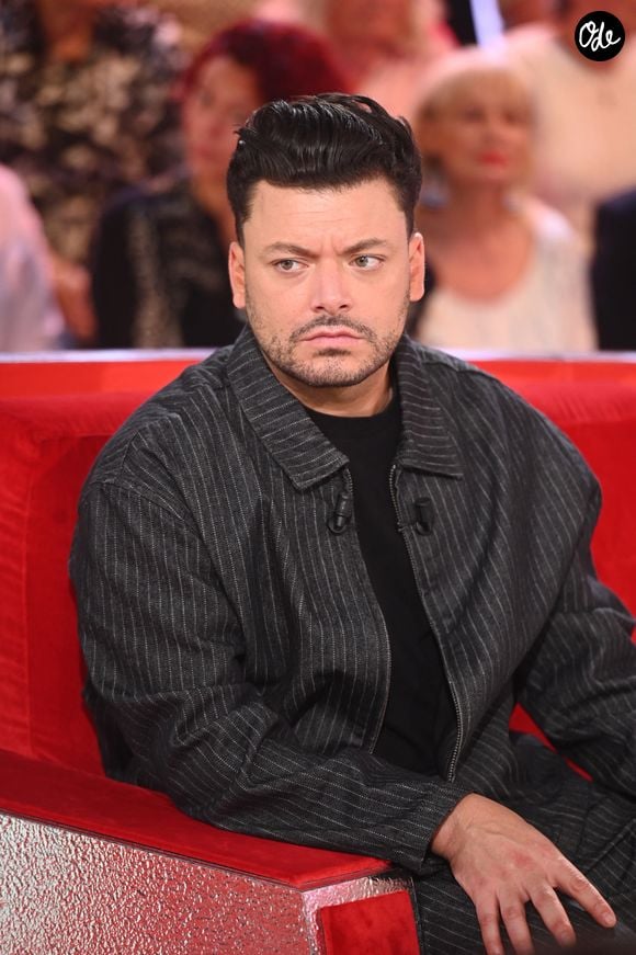 Exclusif - Kev Adams lors de l'enregistrement de l'émission Vivement dimanche au studio Rive gauche, présentée par M.Drucker et diffusée le 4 octobre sur France 3, à Paris, France, le 30 septembre 2026. © Guillaume Gaffiot/Bestimage # No Web pour la Belgique et la Suisse | 00772547