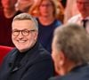 "Il n'y a que tes lunettes que tu trouves belles et tu te mets en colère à chaque fois que quelqu'un s'aventure à te suggérer de porter des lentilles. Comment ose-t-on vouloir te priver de l'unique source de grâce que tu possèdes ?", rapporte Marcela Iacub dans l'ouvrage.
Exclusif - Laurent Ruquier et Michel Drucker - Enregistrement de l'émission "Vivement Dimanche" au Studio Gabriel à Paris, France, le 1er octobre 2024, présentée par M.Drucker et diffusée le 3 novembre sur France 3. © Guillaume Gaffiot/Bestimage