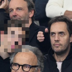 D'autres stars étaient présentes, à l'instar de Sabrina Ouazani, Maxime Biaggi ou encore Oli, sans son frère Bigflo.

Kad Merad, Grand Corps Malade et Michel Denisot assistent au match de Ligue des Champions PSG vs. Bayern Munich, Paris, France le 4 novembre 2025. Photo by Florian Poitout/ABACAPRESS.COM