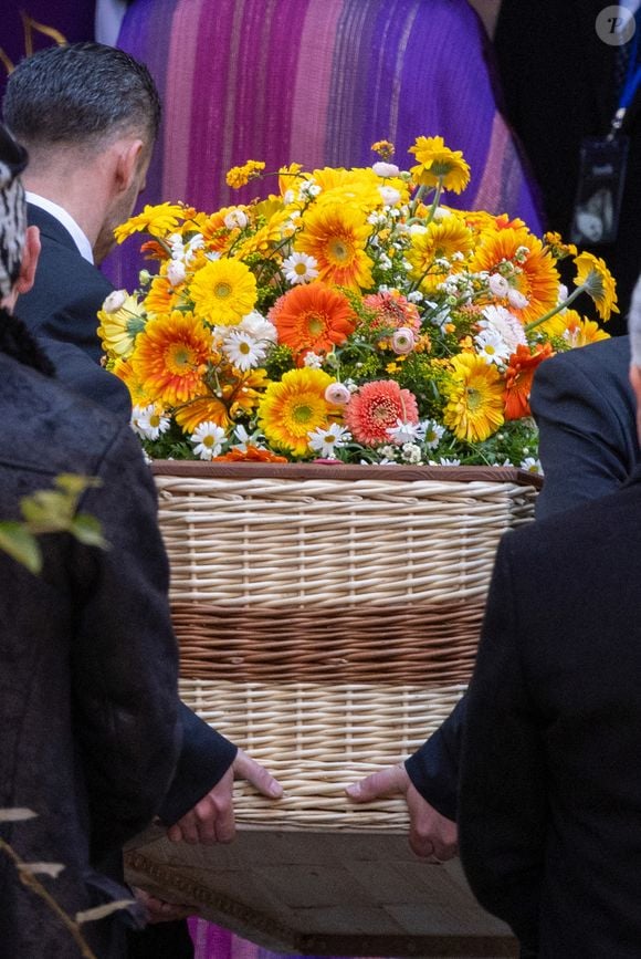 Brigitte Bardot avait choisi un cercueil en osier

Arrivée du cercueil - Arrivées aux obsèques de Brigitte Bardot en l'église Paroissiale Notre-Dame-de-l'Assomption de Saint-Tropez, France, le 7 janvier 2026.

© Jacovides-Moreau/Bestimage