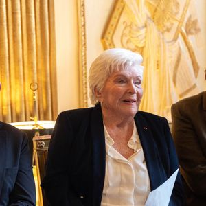 Dany Boon, Line Renaud et Muriel Robin lors de la réception au ministère de la Culture, Line Renaud a remis à la ministre la lettre par laquelle elle faisait don de ses archives à l'Etat. Certaines pièces ont été exposées dans des vitrines pour l'occasion à Paris, France, le 12 mai 2025. Photo par Alexis Jumeau/ABACAPRESS.COM