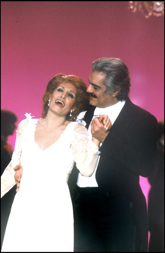 Archives - Omar Sharif et Dalida sur un plateau télé en 1981. (ASLAN / BESTIMAGE).