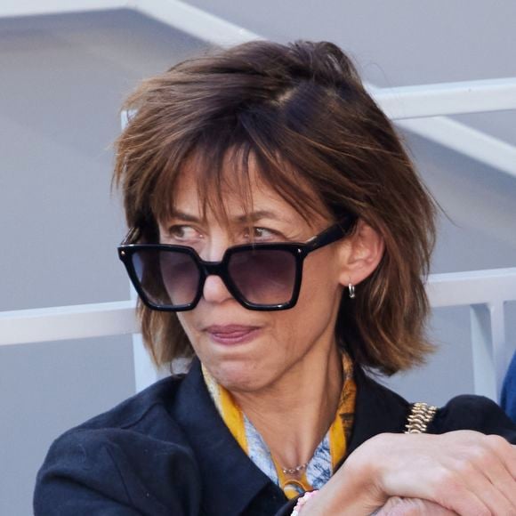 Sophie Marceau dans les tribunes de la finale homme des Internationaux de France de tennis de Roland Garros 2024 à Paris le 9 juin 2024. © Jacovides-Moreau/Bestimage
