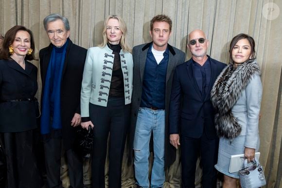 Bernard Arnault, Delphine Arnault , Jonathan Anderson (J.W. Anderson), Jeff Bezos et sa femme Lauren Sánchez - Greeting au défilé Dior "Collection Haute Couture Printemps/Eté 2026" lors de la Fashion Week de Paris (PFW), au musée Rodin, à Paris, France, le 26 janvier 2026. © Olivier Borde/Bestimage