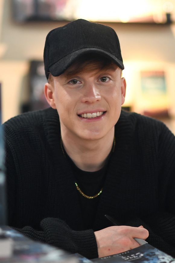 Loic Nottet au Festival du Livre de Paris 2023 au Grand Palais Éphémère le 23 avril 2023.
© Lionel Urman / Panoramic / Bestimage