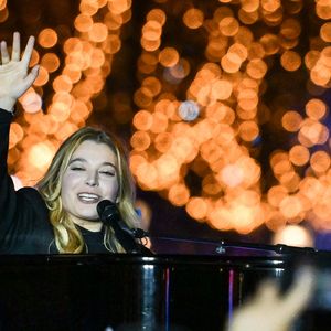 Le premier, intitulé "Tout se casse", a été écrit et composé par la chanteuse Santa. Si ce titre, qui sera diffusé huit fois par jour sur ICI, est celui qui sera mis en avant...

La chanteuse française Santa se produit lors du dévoilement des lumières de Noël des Champs Elysées à Paris, le 24 novembre 2024. Photo by Firas Abdullah/ABACAPRESS.COM
