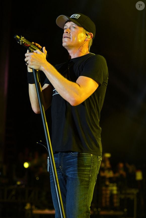 Brad Arnold, le chanteur et membre fondateur du groupe de rock 3 Doors Down, est mort à 47 ans Backgrid USA / Bestimage