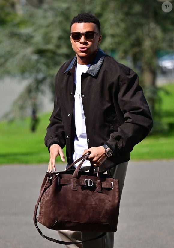 Kylian Mbappé arriven au Centre national de football de Clairefontaine-en-Yveline, France, le 23 mars 2026. L © Christian Liewig/Bestimage