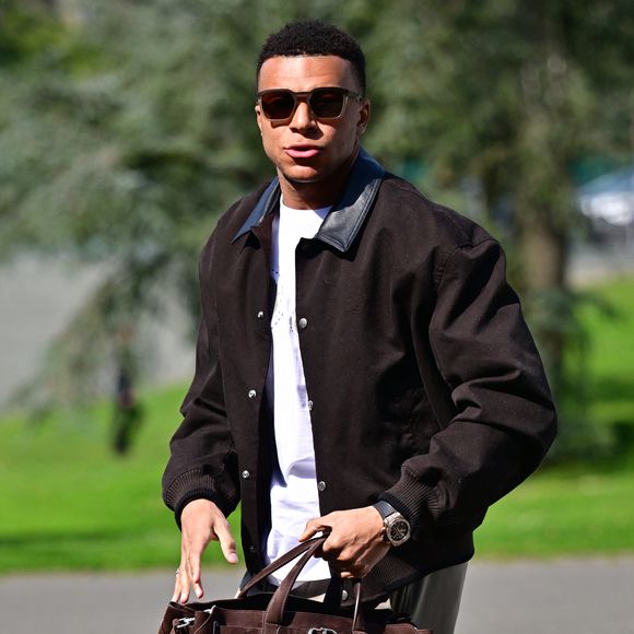 Kylian Mbappé arriven au Centre national de football de Clairefontaine-en-Yveline, France, le 23 mars 2026. L © Christian Liewig/Bestimage