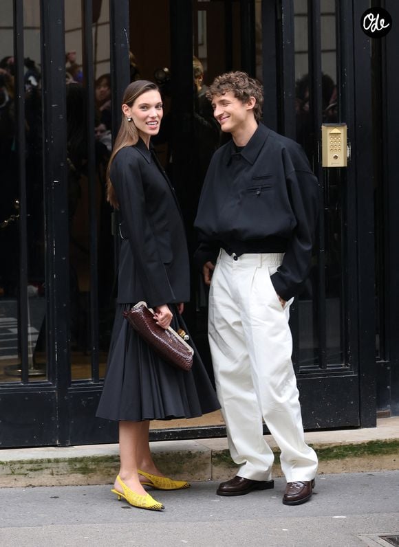 Charlotte Cardin et Aliocha Schneider - Arrivées au défilé Jacquemus lors de la Fashion Week Masculine prêt-à-porter Automne/Hiver 2025-2026 à Paris, le 26 janvier 2025. 
© Denis Guignebourg / Bestimage