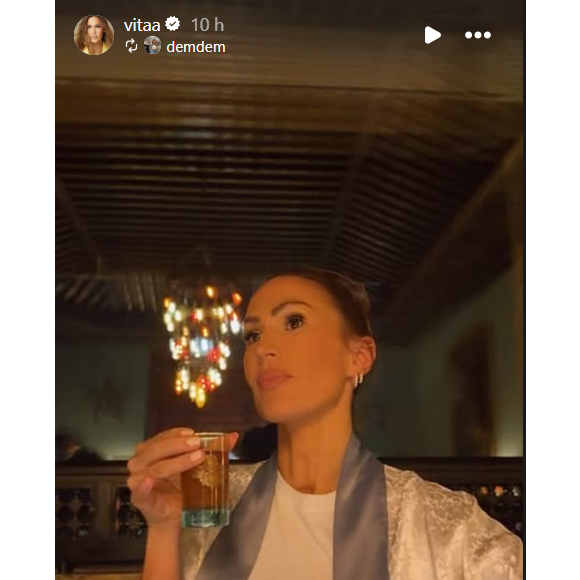 Elle a en effet retrouvé son amie Demdem, l'ancienne compagne du chanteur Gims, au prestigieux hôtel cinq étoiles Fairmont.

Vitaa profite d'une soirée avec Demdem à Marrakech.