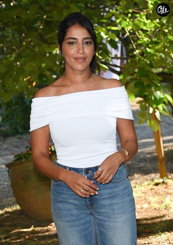 Leïla Bekhti en est une adepte et a fait sensation en arborant une veste en jean signée Superstitch lors d'une interview pour le journal Le Monde. Avec son allure folle et décontractée, l'actrice est devenue une véritable égérie officieuse de la griffe.

Leïla Bekhti au photocall du film “C'est Mon Homme” lors du 15ème festival du film francophone de Angoulême, France, le 27 août 2022. © Coadic Guirec/Bestimage