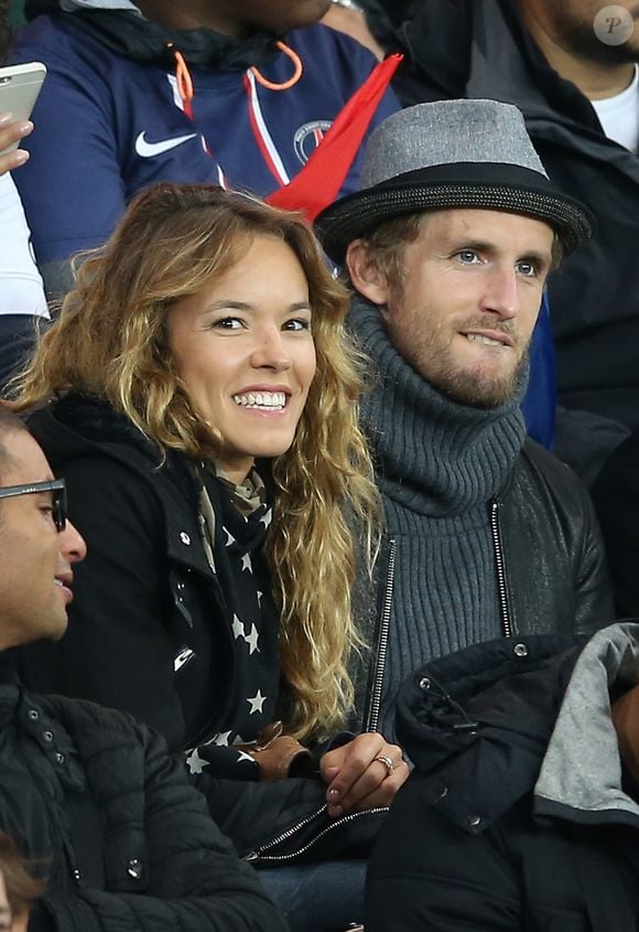 L'acteur Philippe Lacheau qui sera à l'affiche du film "Babysitting 2" et sa compagne Elodie Fontan (Qu'est ce qu'on a fait au bon dieu - Babysitting 2) en amoureux devant le match Psg - Guingamp au Parc des princes à Paris le 22 septembre 2015.  
©CYRIL MOREAU / BESTIMAGE