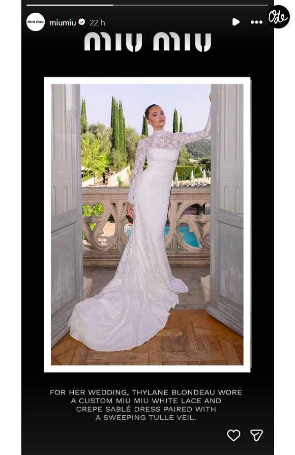Thylane Blondeau a également partagé les croquis, les tissus et les coulisses de la confection de cette pièce exceptionnelle.

Extrait du compte Instagram de la marque Miumiu.