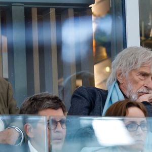 Pierre Richard en tribunes lors des Internationaux de France de Tennis de Roland Garros 2025, à Paris, France, le 6 juin 2025. © Jacovides-Moreau/Bestimage