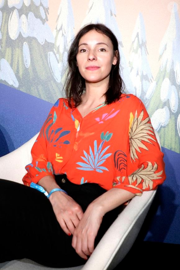 Lolita observe sa fille grandir avec tendresse. Elle s’émerveille de sa capacité à tracer sa propre voie.

Lolita Sechan ( Fille du chanteur Renaud Sechan)  Festival du livre de Paris 2024 - Festival du livre de Paris 2024 le 13 avril 2024.

© Cedric Perrin / Bestimage