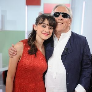 L'incontournable animateur recevra le chanteur Gilbert Montagné pour retracer sa longue et belle carrière.

Exclusif - Gilbert Montagné et sa petite fille Elsa - Enregistrement de l'émission Vivement dimanche au studio Rive Gauche , présentée par Michel Drucker . Diffusion sur France 3 le 29/03/2026. Photos prises le 18 mars 2026.
© Guillaume Gaffiot / Bestimage