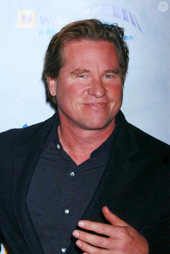 Val Kilmer : L'acteur de Top Gun et Batman Forever s'est éteint à 65 ans Backgrid USA / Bestimage