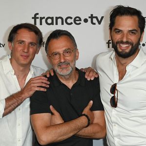Raphaël de Casabianca, Frederic Lopez et au photocall pour la conférence de presse de rentrée de France TV à la Grande Halle de la Villette à Paris, France, le 6 juillet 2022. © Coadic Guirec/Bestimage
